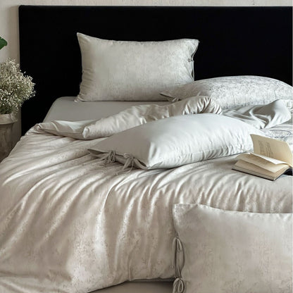 Luxuriöses Satin-Bettwäsche-Set mit filigranem Blumenmuster und Bindebändern