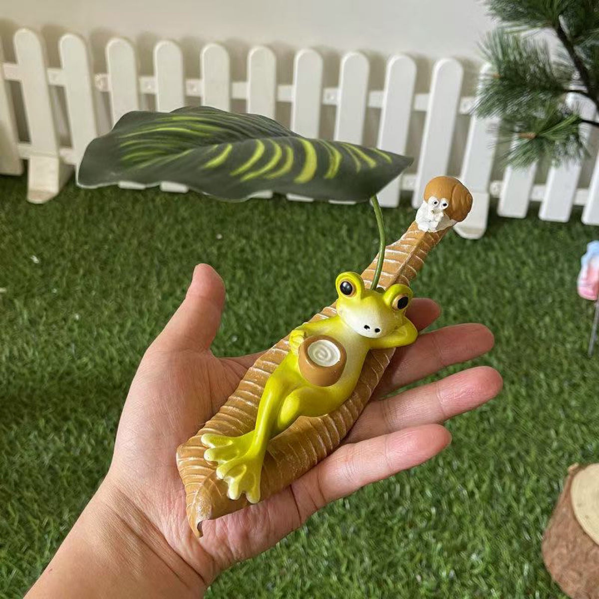 Lustige Froschfigur mit Blatt Deko Brehn