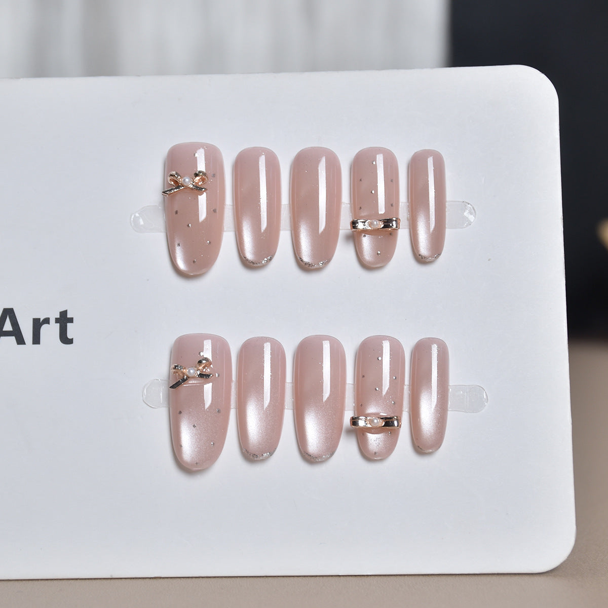 Elegantes Press-On Nagelkunst-Set mit dekorativen Akzenten Brehn
