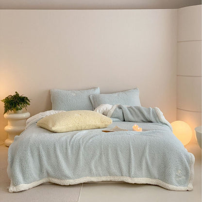 Kuschelige Sherpa-Tagesdecke mit wendbarem Fleece-Innenfutter