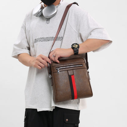 Trendige strukturierte Crossbody-Tasche