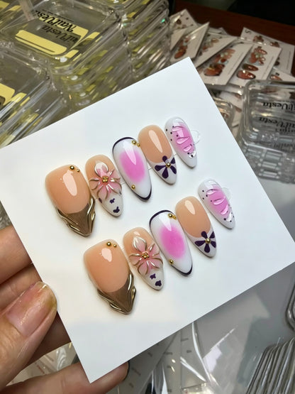 Dekorativer Press-On Nagelkunst Set mit floralem und Schmetterlingsdesign