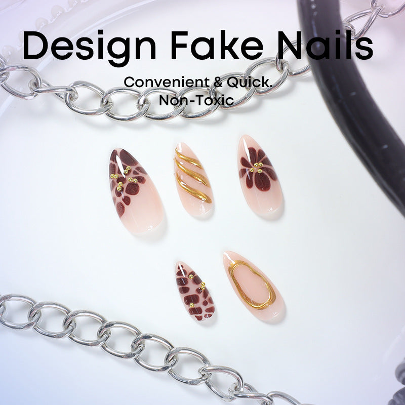 Kunstnagelset mit eleganten Blüten- und Goldakzenten Brehn