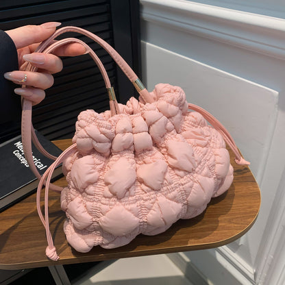Gepolsterte Kordelzug-Handtasche