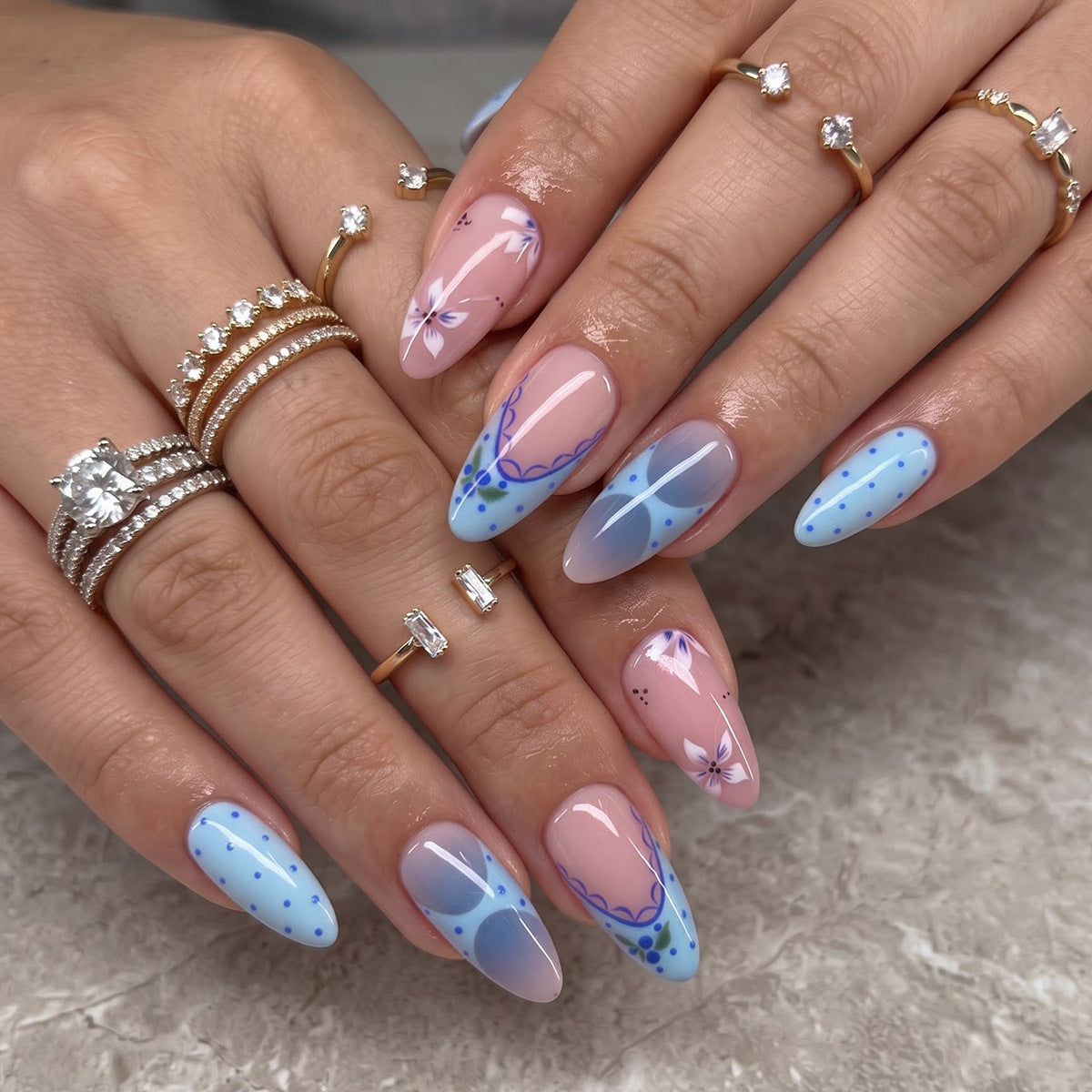 Künstlerisches Press-On Nageldesign