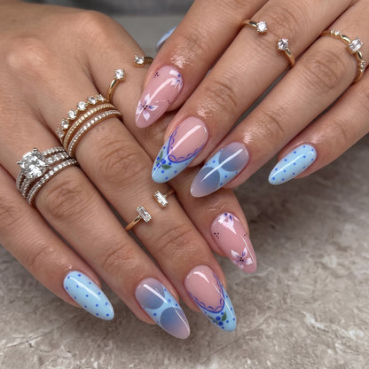 Künstlerisches Press-On Nageldesign