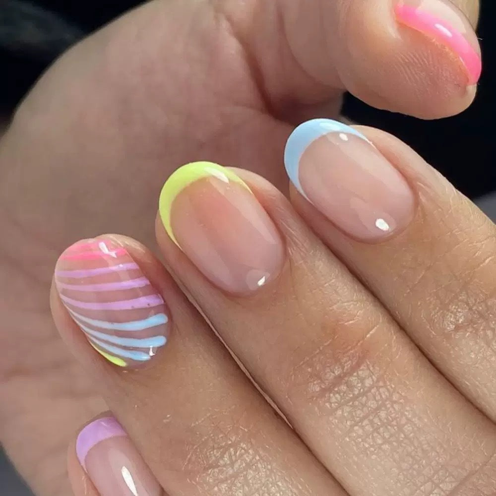 Kunstnagelset mit bunten Neonakzenten Brehn