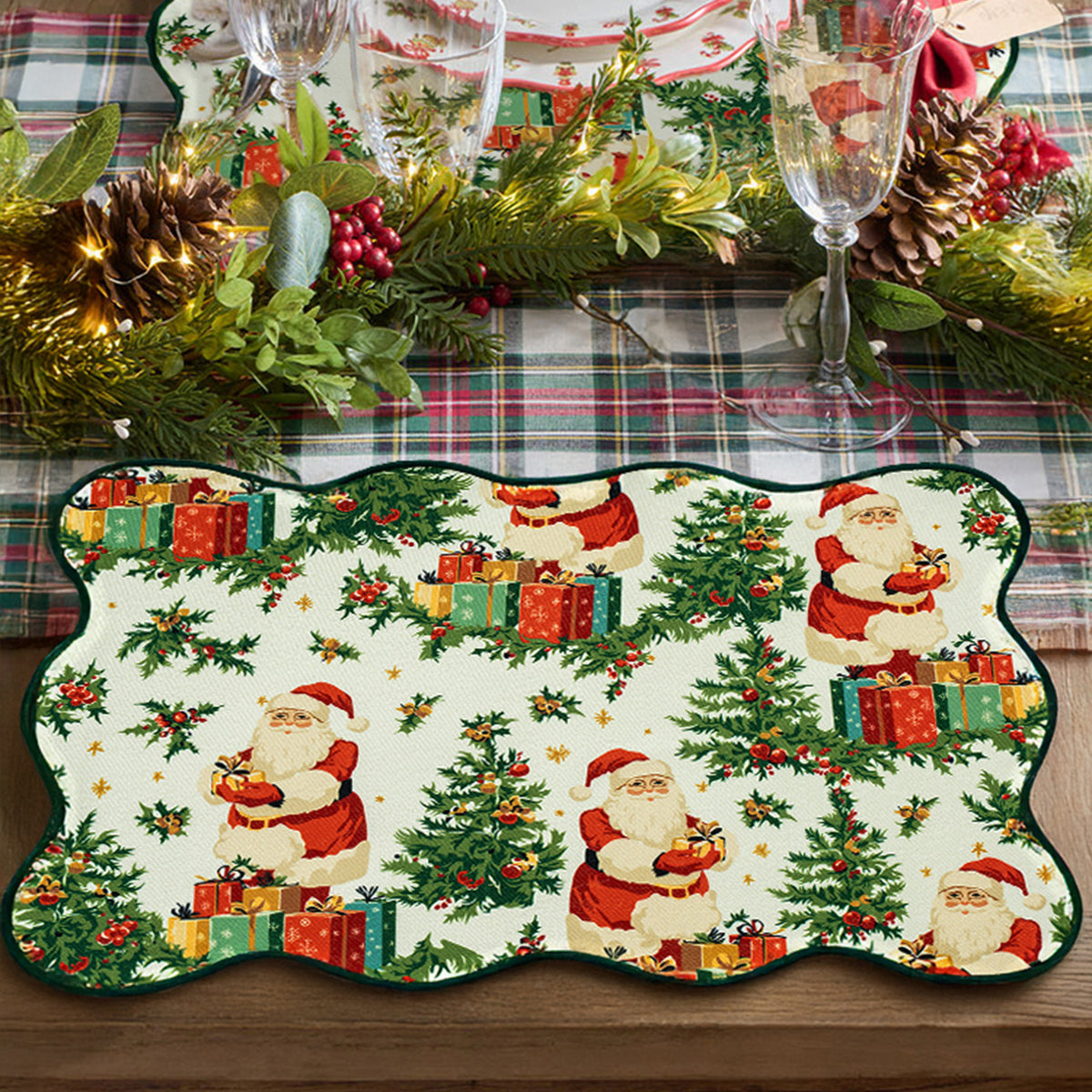 Weihnachtliches abwischbares Tischset mit gewelltem Saum und nostalgischem Santa‑Motiv Brehn