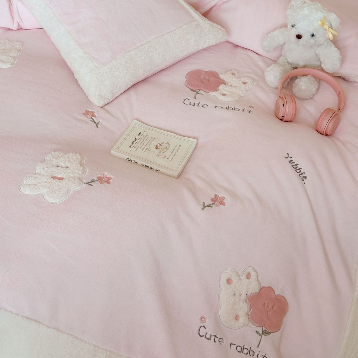 Kinder-Bettwäschegarnitur mit gesteppter Hasen- und Teddy-Applikation und Sherpa-Saum Brehn