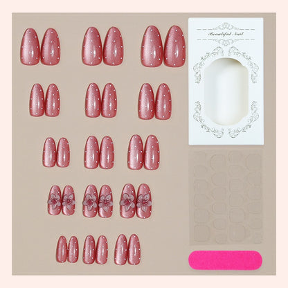 Glamouröses Kunstnagelset mit funkelnden Akzenten und 3D-Blumen Brehn