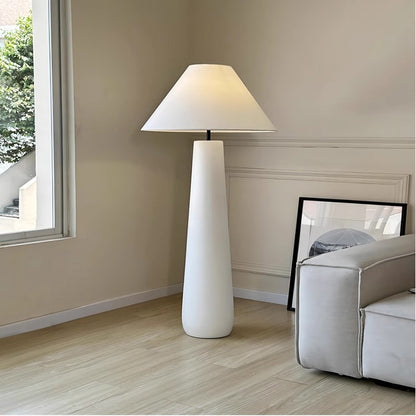Elegante skulpturale Stehlampe