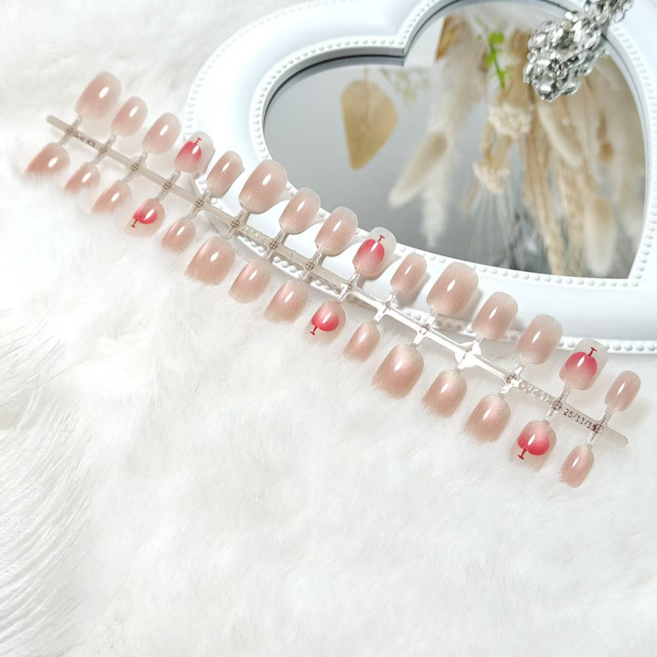 Elegante Kunstnägel mit Glitzer- und Cocktail-Design Brehn