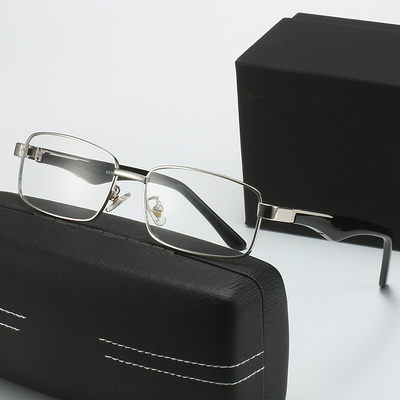 Damen Korrektionsbrille mit elegantem goldfarbenem Rahmen und stylischem Design Brehn