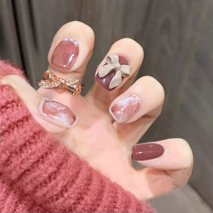Kunstvolle Nagelkunst mit luxuriösen 3D-Schleifen und eleganten Akzenten Brehn