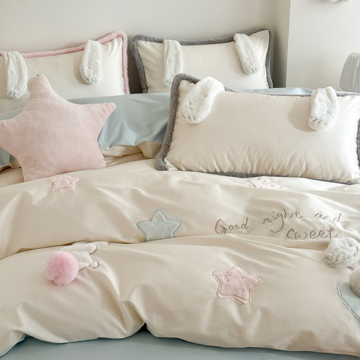 Bettwäsche-Set mit Plüsch-Hasenohren und besticktem Kinder-Motiv