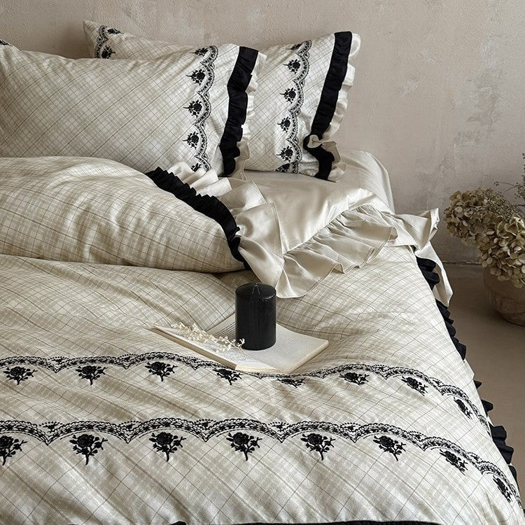 Luxuriöses Bettwäsche-Set mit Rüschen und feiner Stickerei