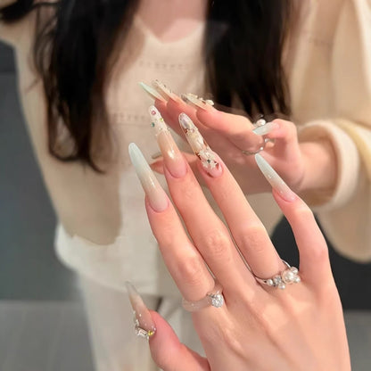 Elegante dekorative Press-On-Nagelerweiterungen