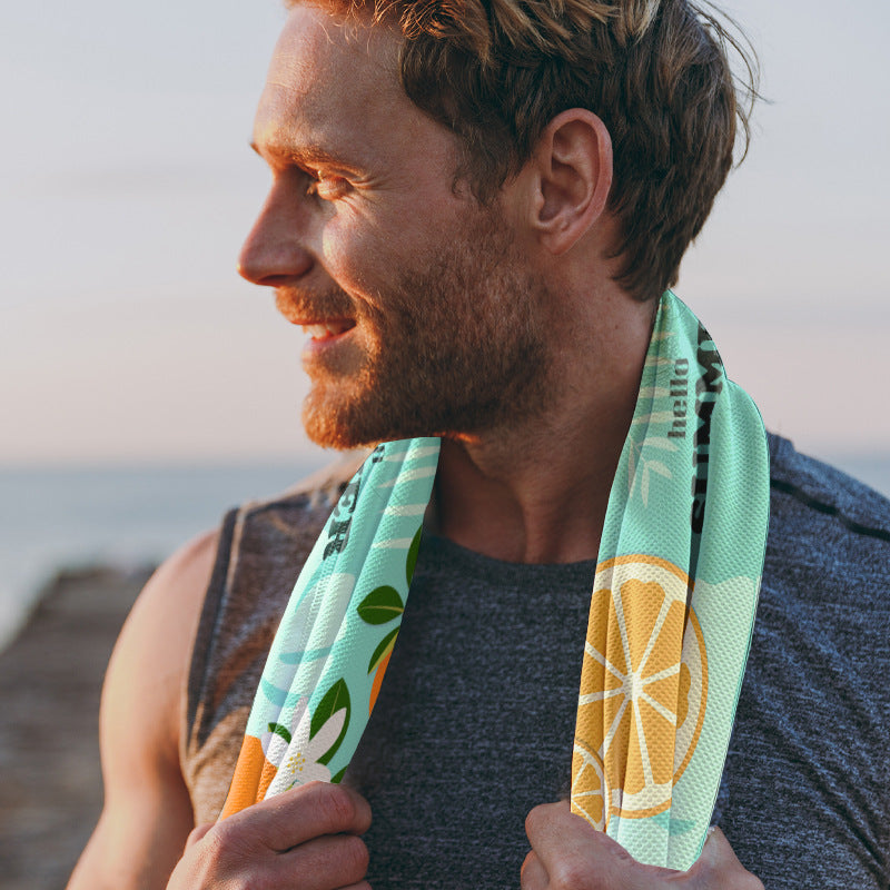 Sportliches Mikrofasertuch mit lebendigem Sommerdesign Brehn