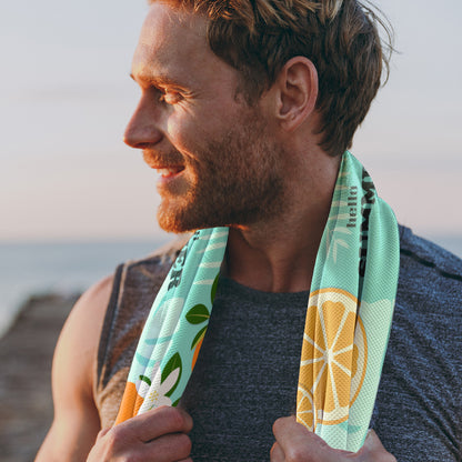Sportliches Mikrofasertuch mit lebendigem Sommerdesign Brehn
