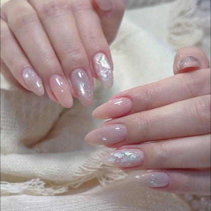Elegante mandelförmige Nagelverlängerungen