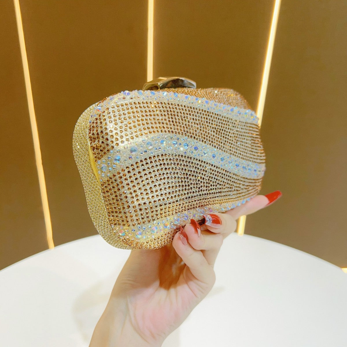 Rhinestone-besetzte Clutch-Tasche