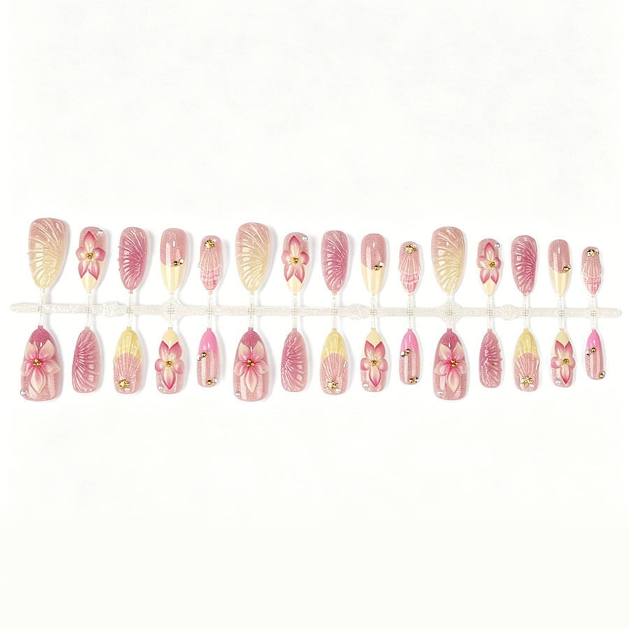 Kunstnagelset mit kunstvollen Blumen- und Muschelmuster Brehn