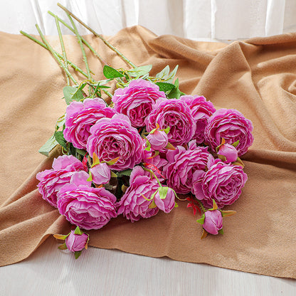 Eleganter künstlicher Rosenstrauß