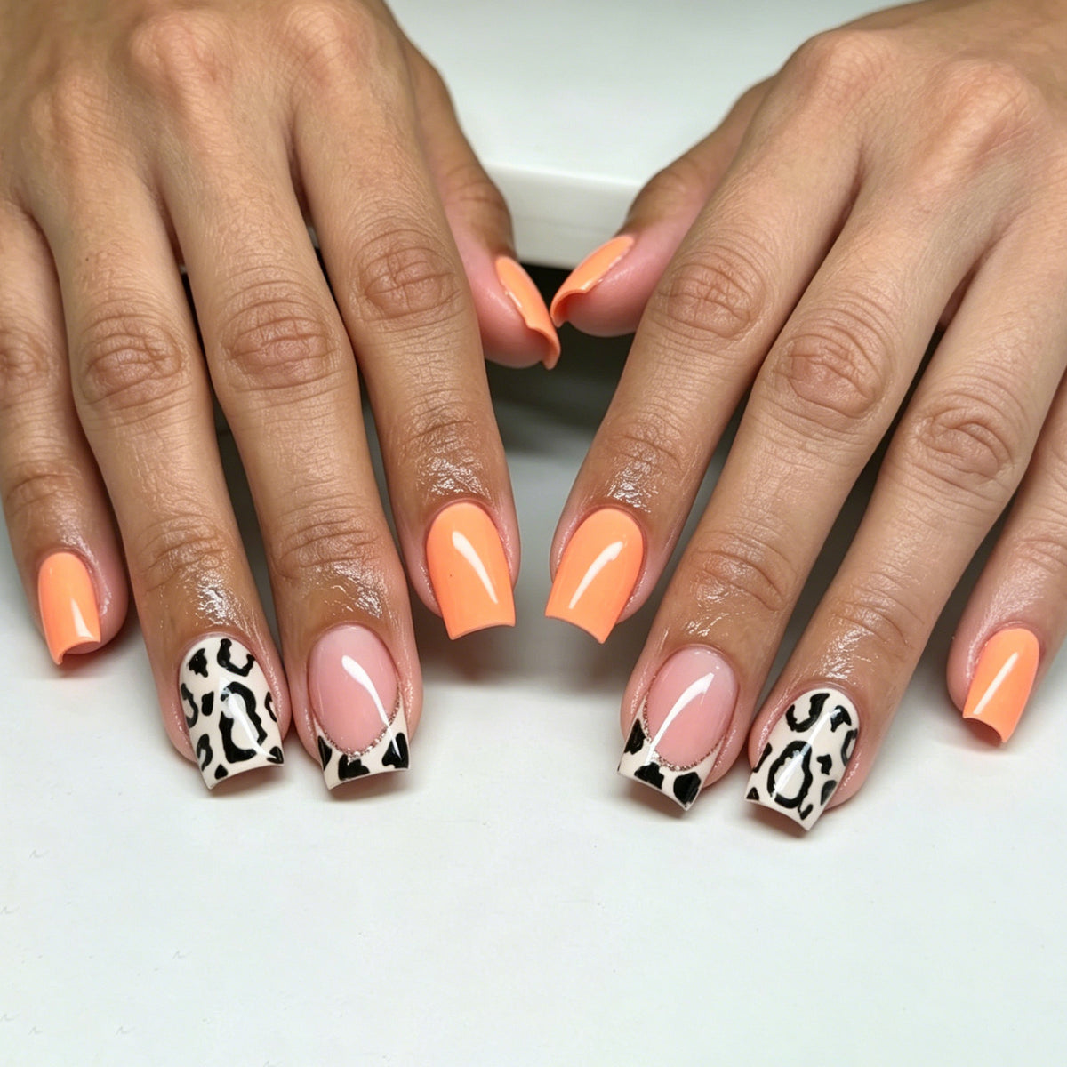 Trendiger Tierdruck Nagelkunst Brehn