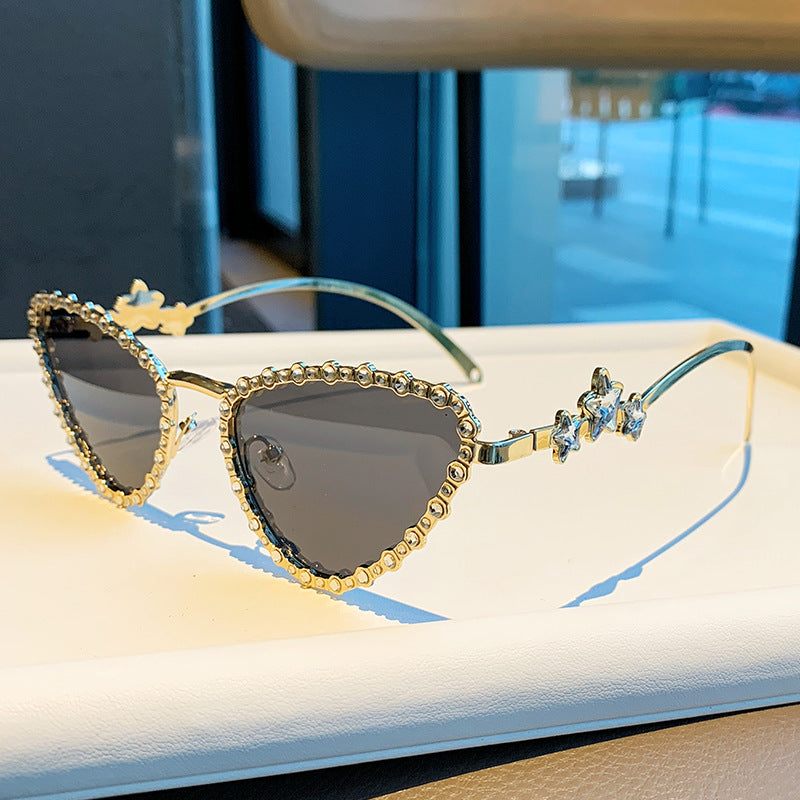 Dekorative herzförmige Brille