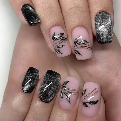 Kunstvolle und elegante Nagelkunst mit floralem Muster Brehn