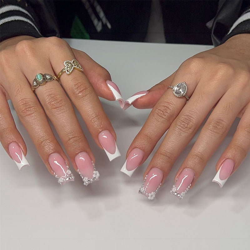 Press-On Nagelset mit Französischem Spitzen-Design und Floralen Akzenten Brehn