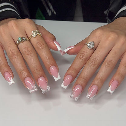 Press-On Nagelset mit Französischem Spitzen-Design und Floralen Akzenten Brehn