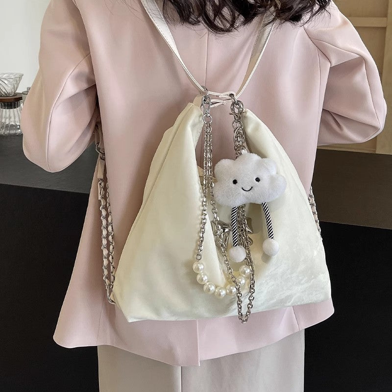 Modische Handtasche mit Einzigartigem Anhänger und Kettenakzenten Brehn