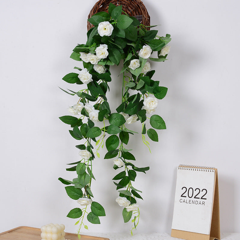 Dekorative hängende Blumenanordnung
