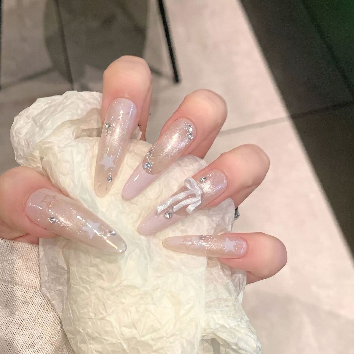 Elegantes Sternen-inspiriertes Druck-On-Nagelkunst-Set Brehn