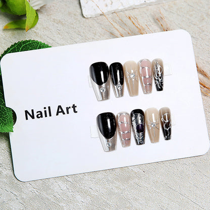 Kunstvolle Nagelspitzen mit eleganten Mustern Brehn