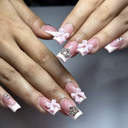 Elegante mit Krone verzierte Nagelkunstverlängerungen Brehn