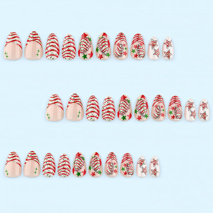 Kunstnägel im festlichen Weihnachtsdesign mit bunten Akzenten Brehn
