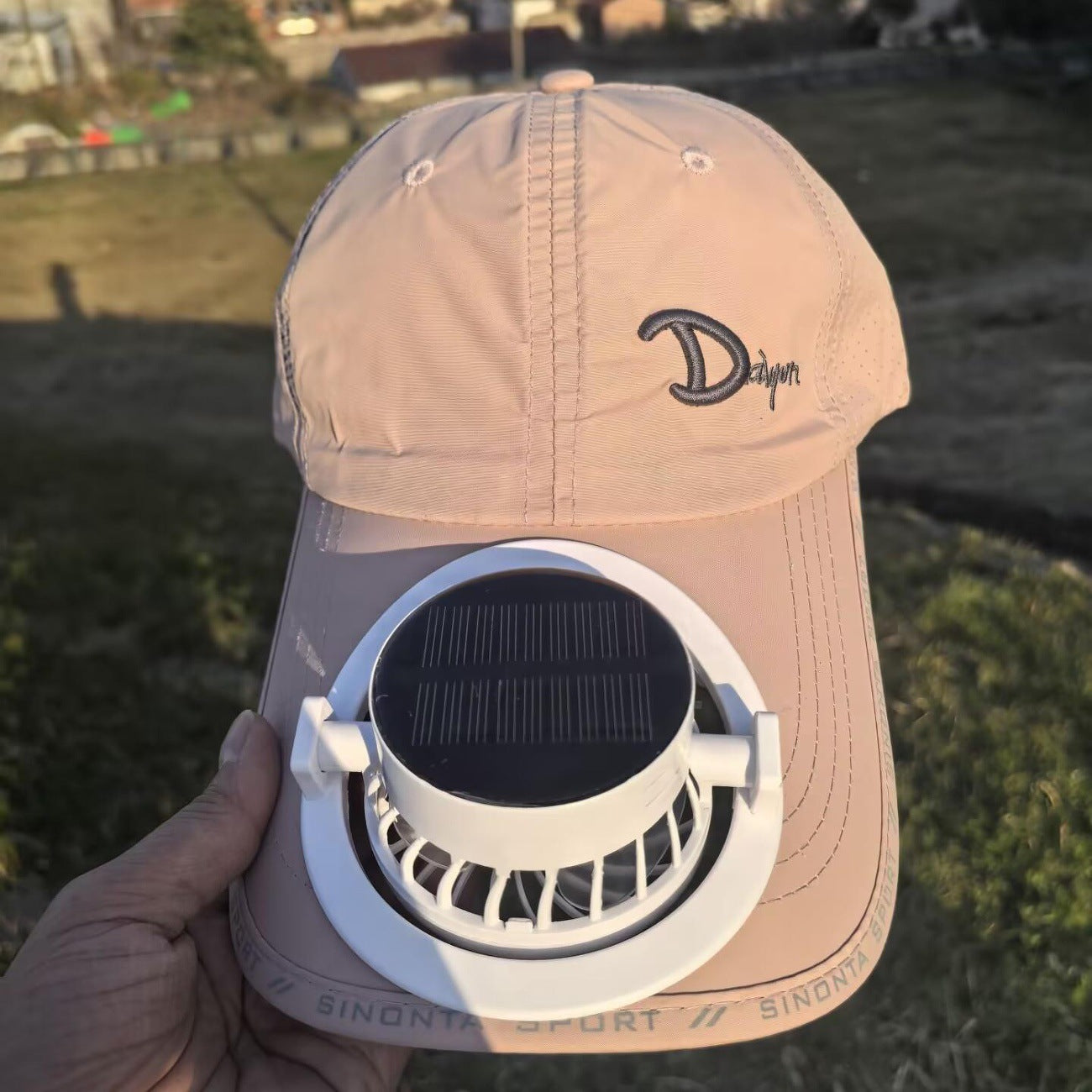 Sportliche Baseballmütze mit abnehmbarem Solarlüfter Brehn