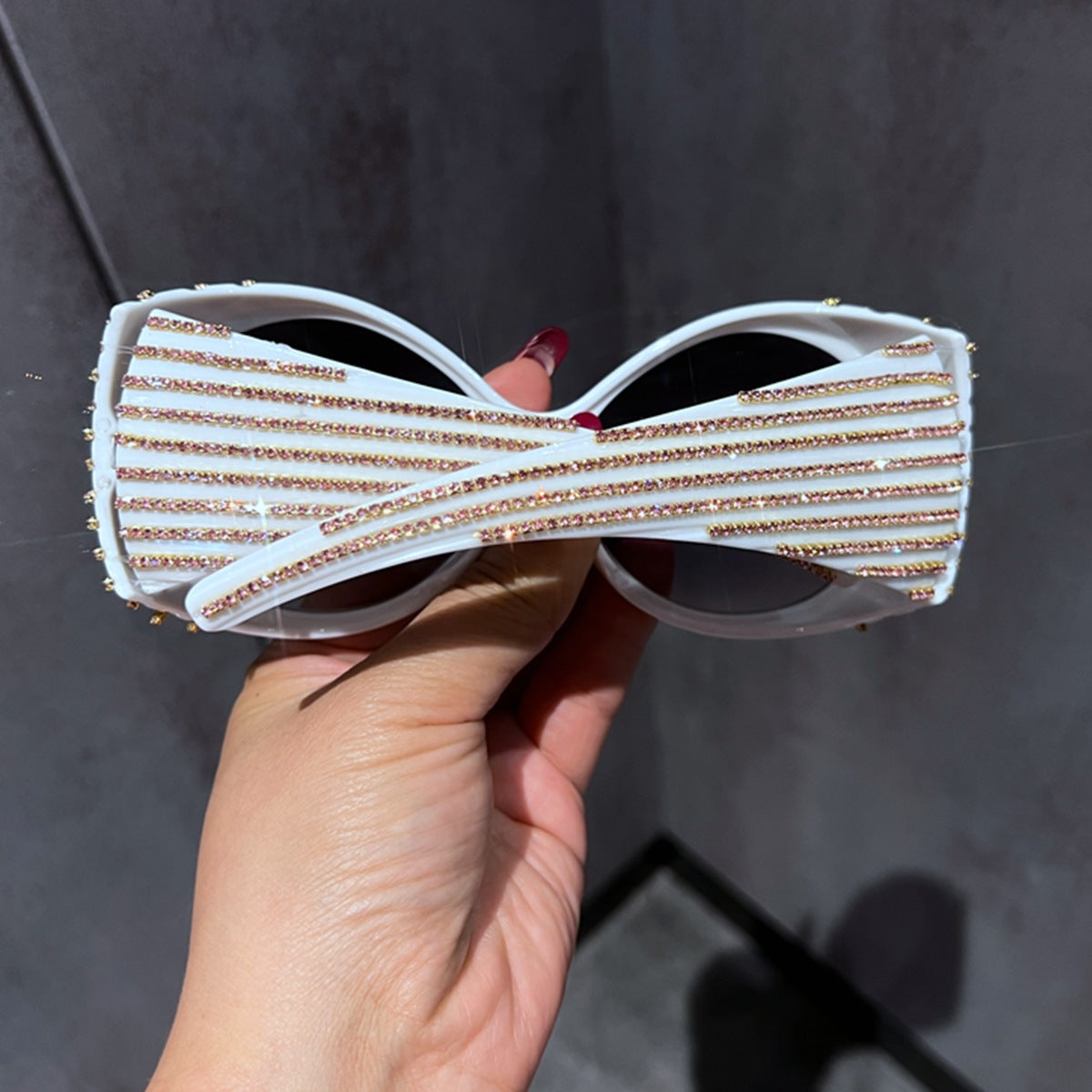 Damen Glamouröse Sonnenbrille mit funkelnden Kristallverzierungen Brehn