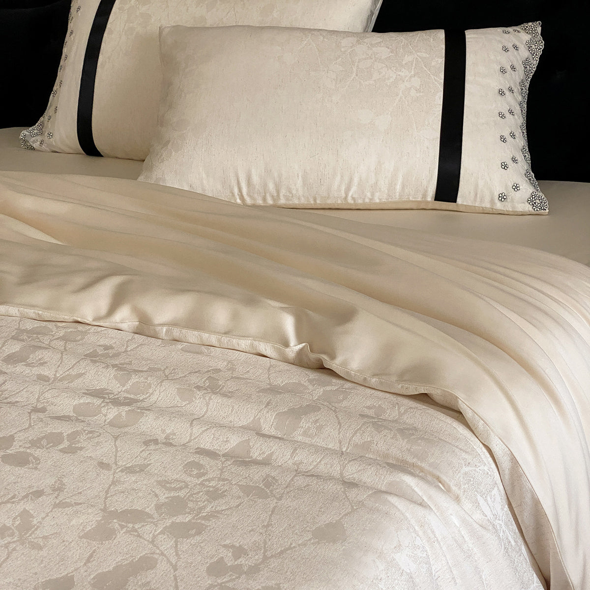 Luxuriös gesticktes Satin Bettwäsche-Set mit Bettbezug und Kissenbezug