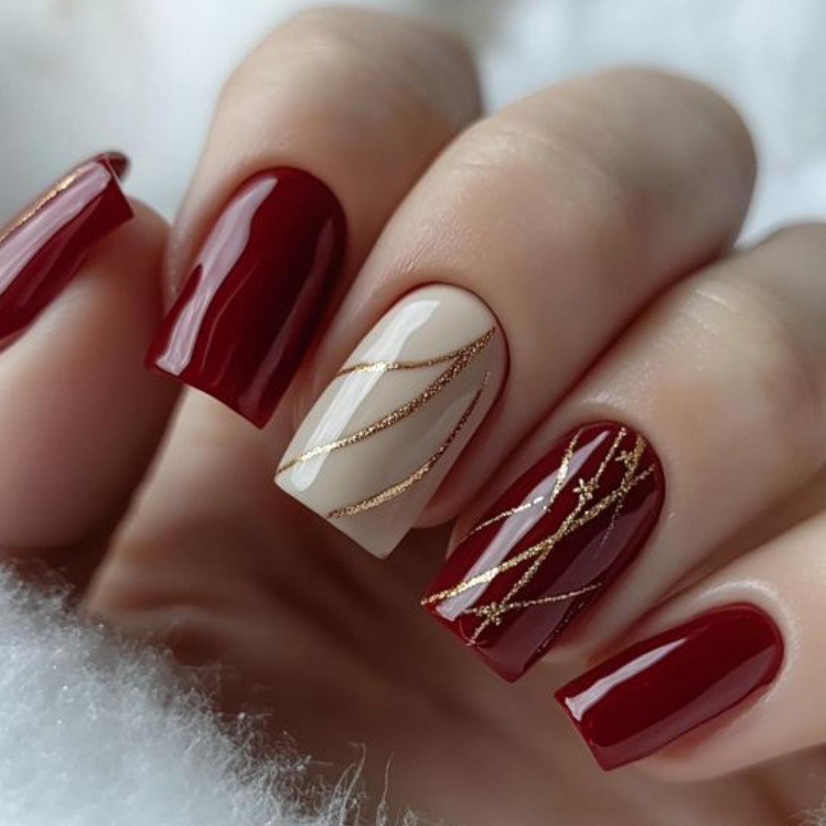 Luxuriöse Metallic- und glänzende Nagelkunstverlängerungen Brehn