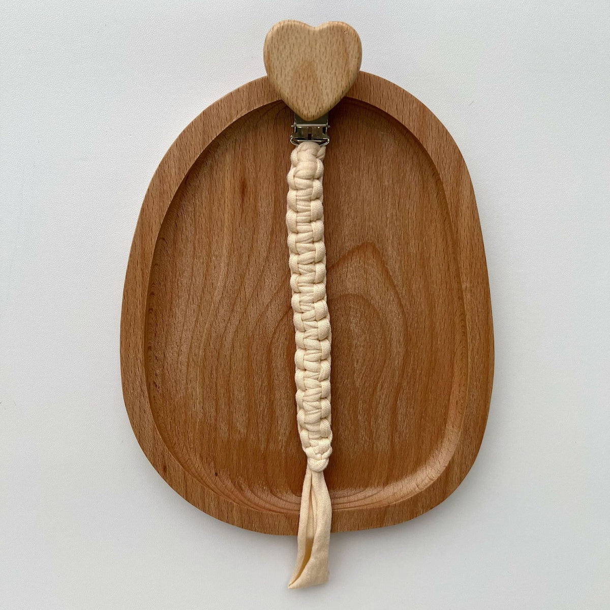 Geflochtener Stoff Schnullerclip mit Holzherz Sicherheitsklammer
