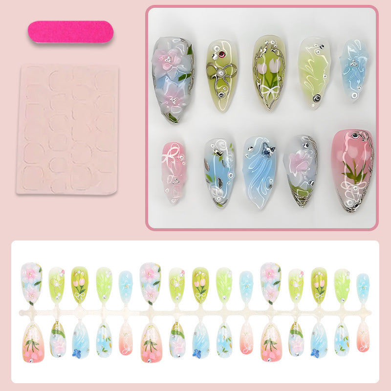 Kunstnagelset mit eleganten, handgemachten Blumenmotiven Brehn