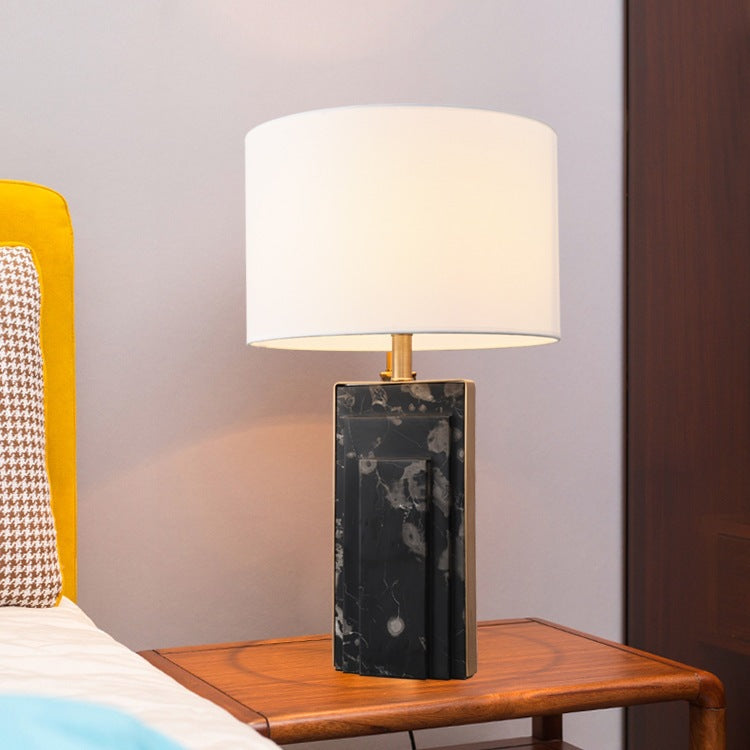 Zeitgenössische Tischlampe mit Marmorsockel