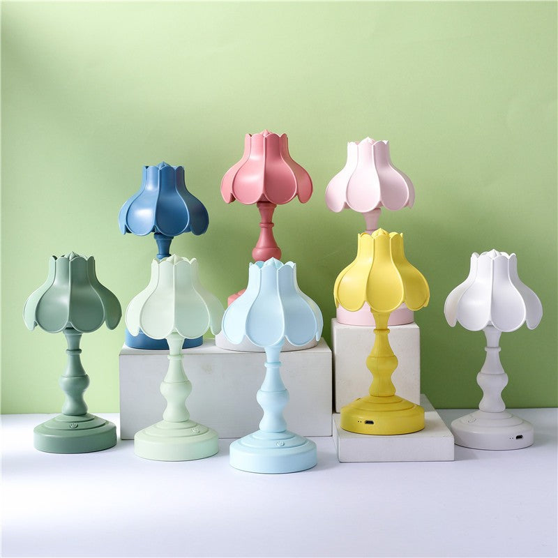 Unisex Dekorative Tischlampe im blütenförmigen Design Brehn