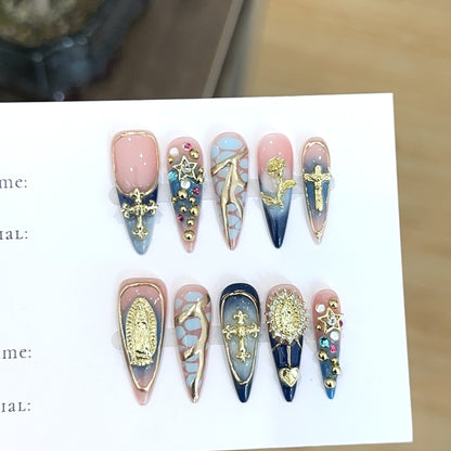 Künstlerisches dekoratives Press-On-Nagelset mit Edelsteinakzenten
