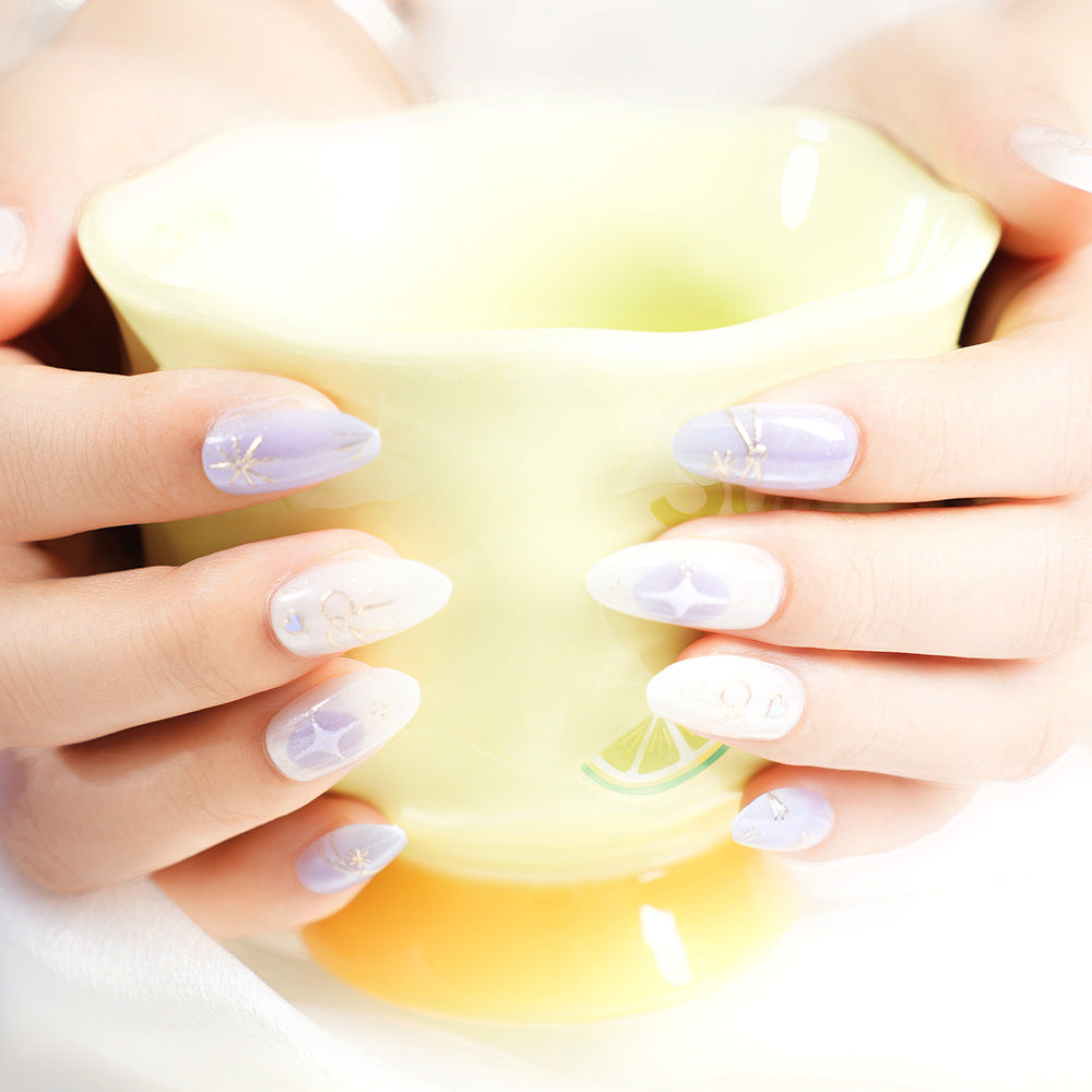 Elegantes Künstlerisches Press-On Nageldesign Brehn