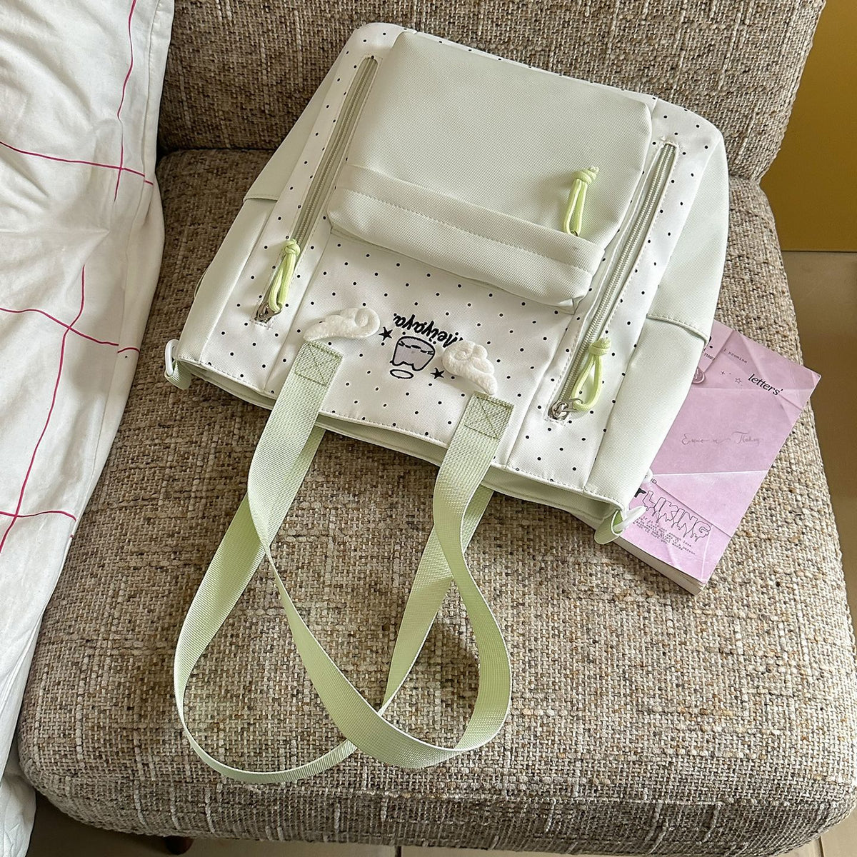 Stylischer gepunkteter Rucksack mit dekorativen Akzenten Brehn