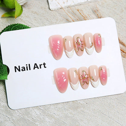 Kunstnägel mit floralem Design und glamourösen Akzenten Brehn